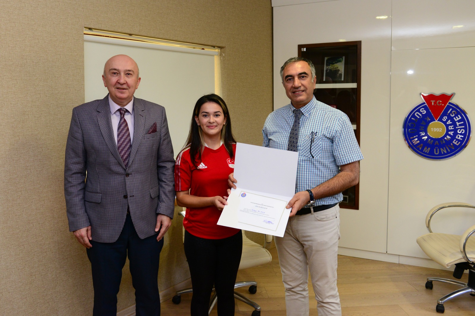 Rektör Yasım, Dünya Kupası Şampiyonu KSÜ Öğrencisi Rümeysa Pelin Kaya’yı Ağırladı