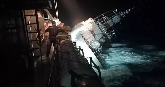 Donanma gemisi battı! 31 asker kayıp