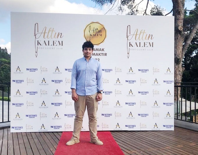Ahmet Vehbi Alperen’e Altın Kalem ödülü!