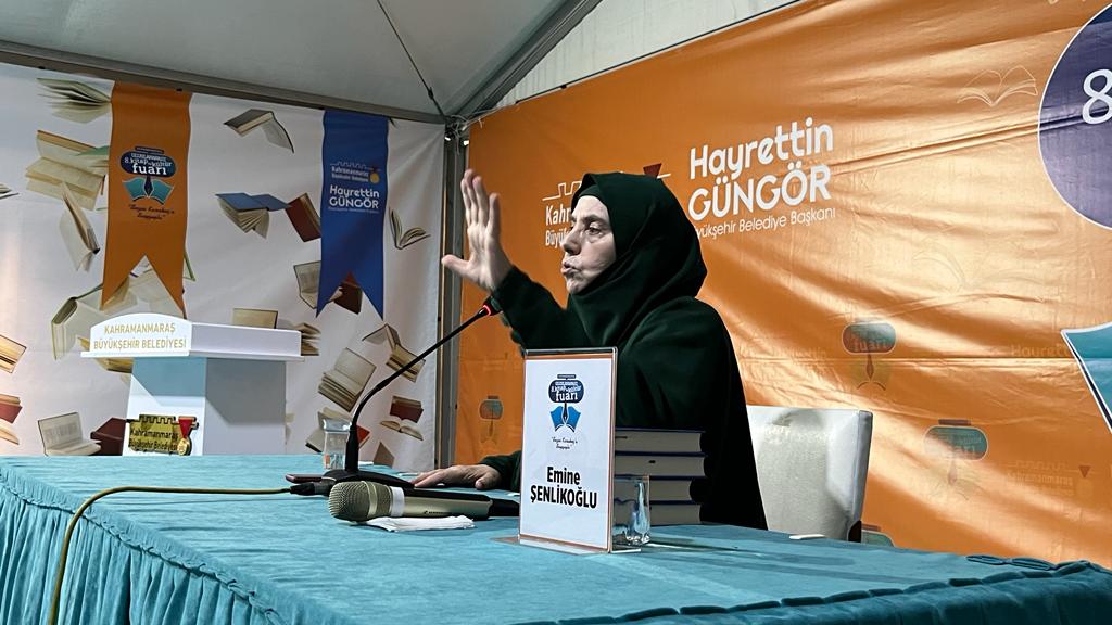 Emine Şenlikoğlu Söyleşisine Yoğun İlgi