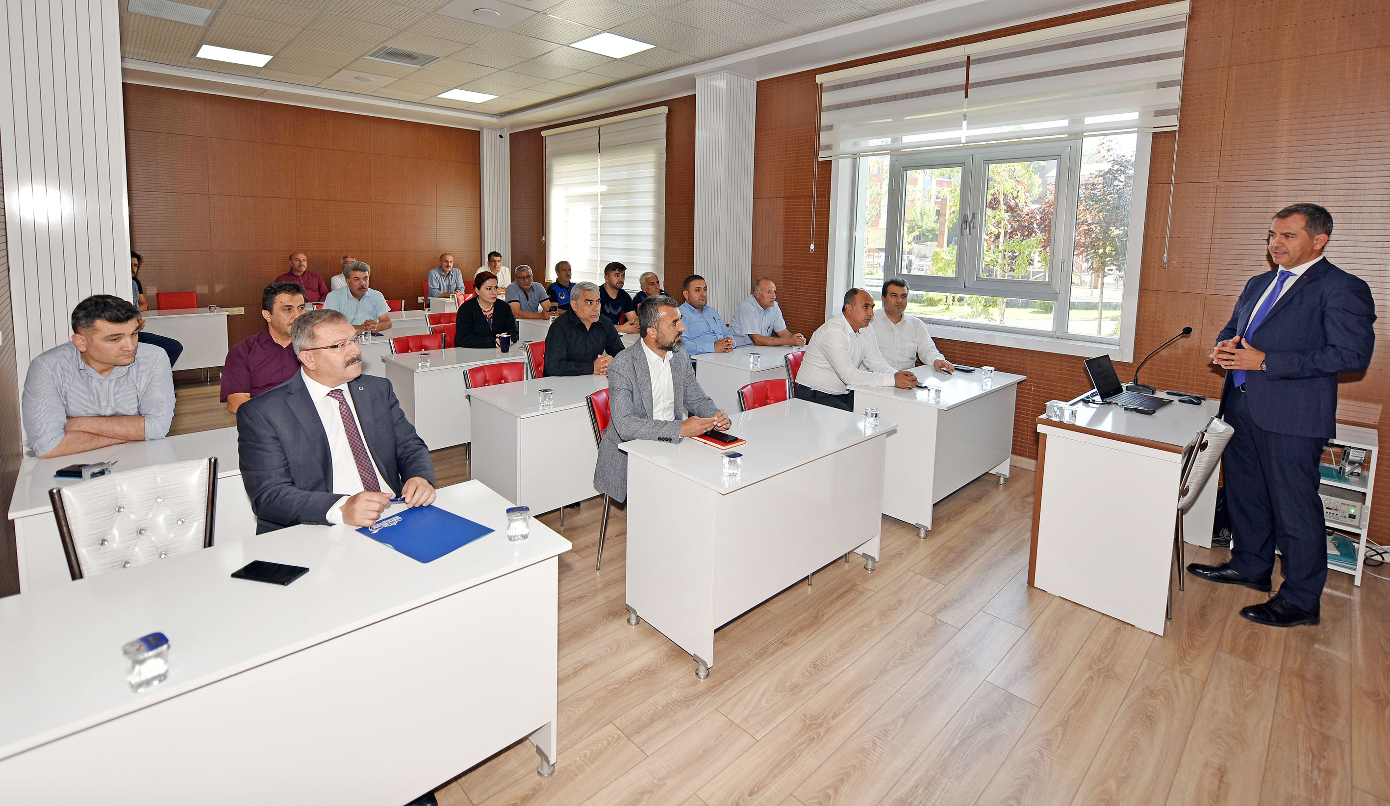 Göksun Belediyesi Personellerine Avrupa’da Yerel Yönetimler Dersi Verdi