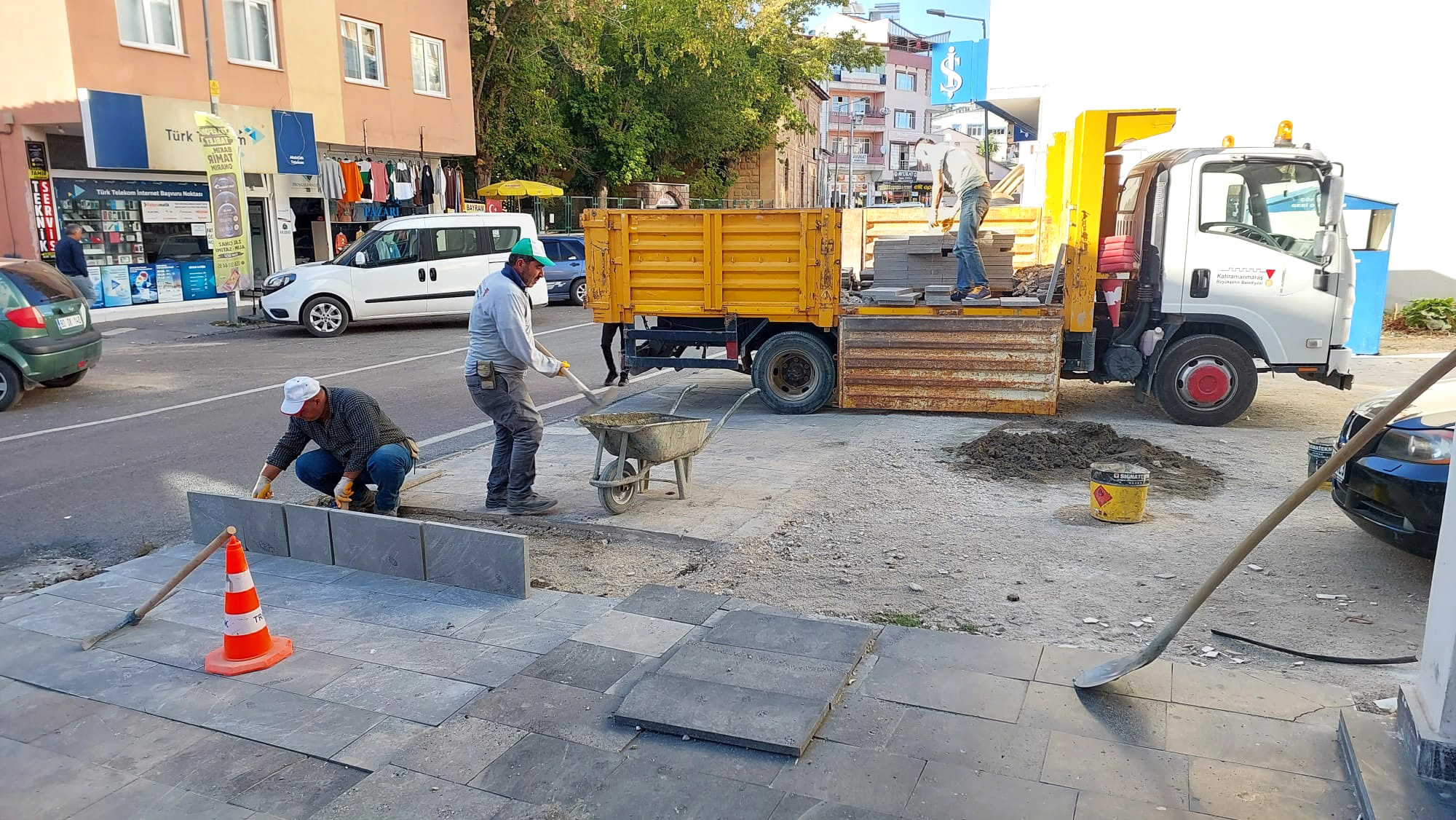 Göksun’un En İşlek Arterinde Yollar Yenilendi