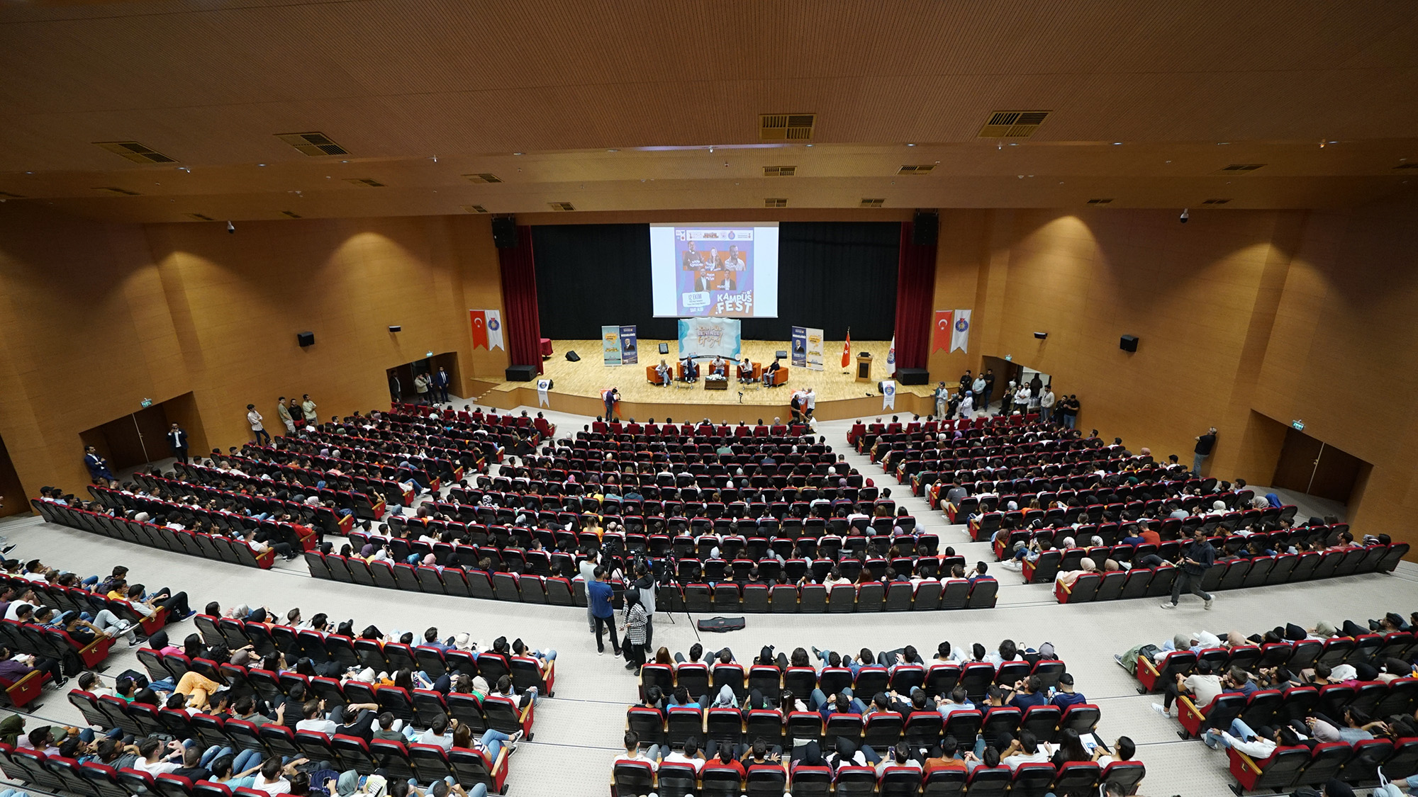 Kampüs Fest’in İlk Gününde Ünlüler Geçidi
