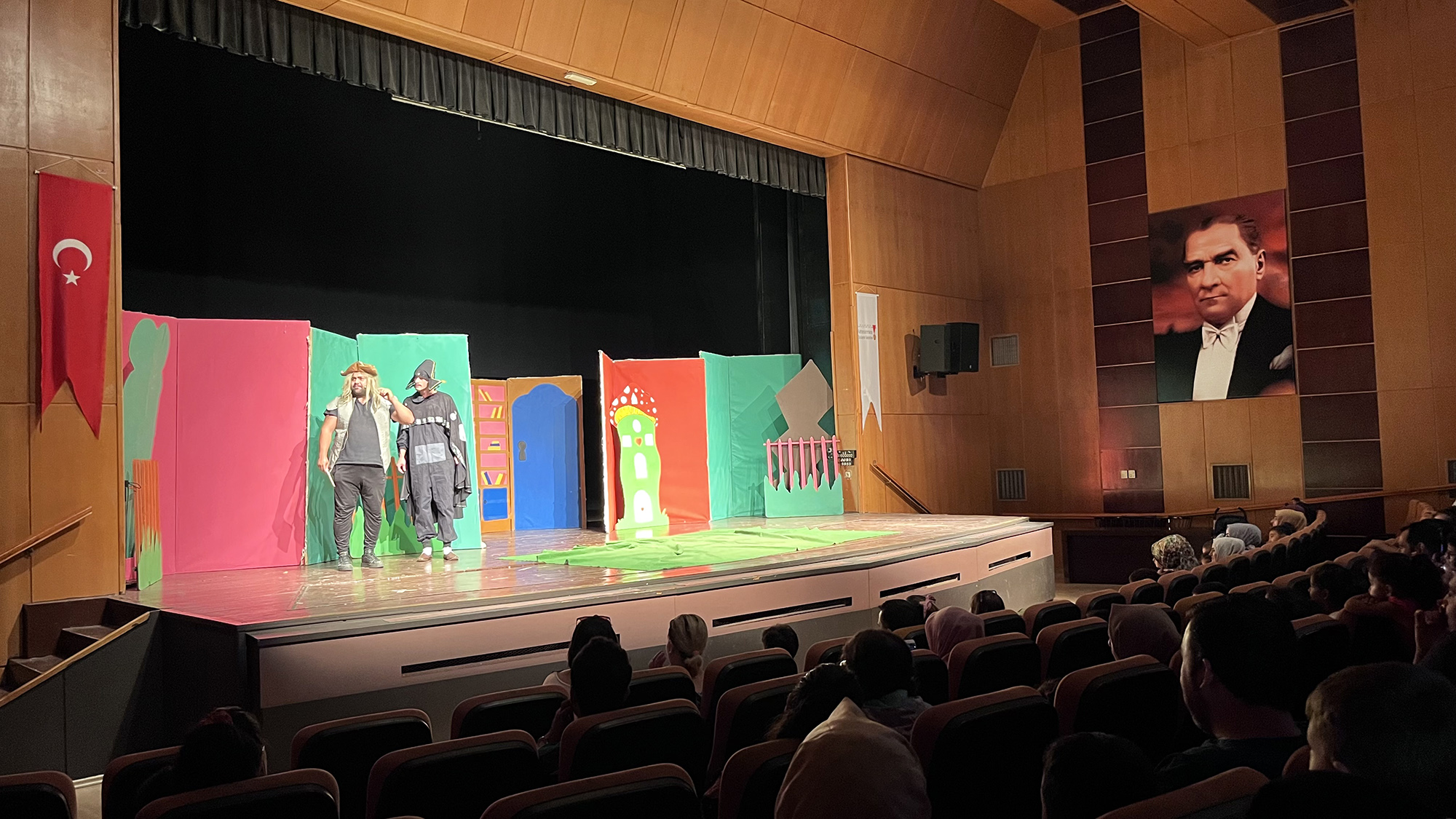 Minikler 'Kitaplar Ülkesi'ni Çok Sevdi