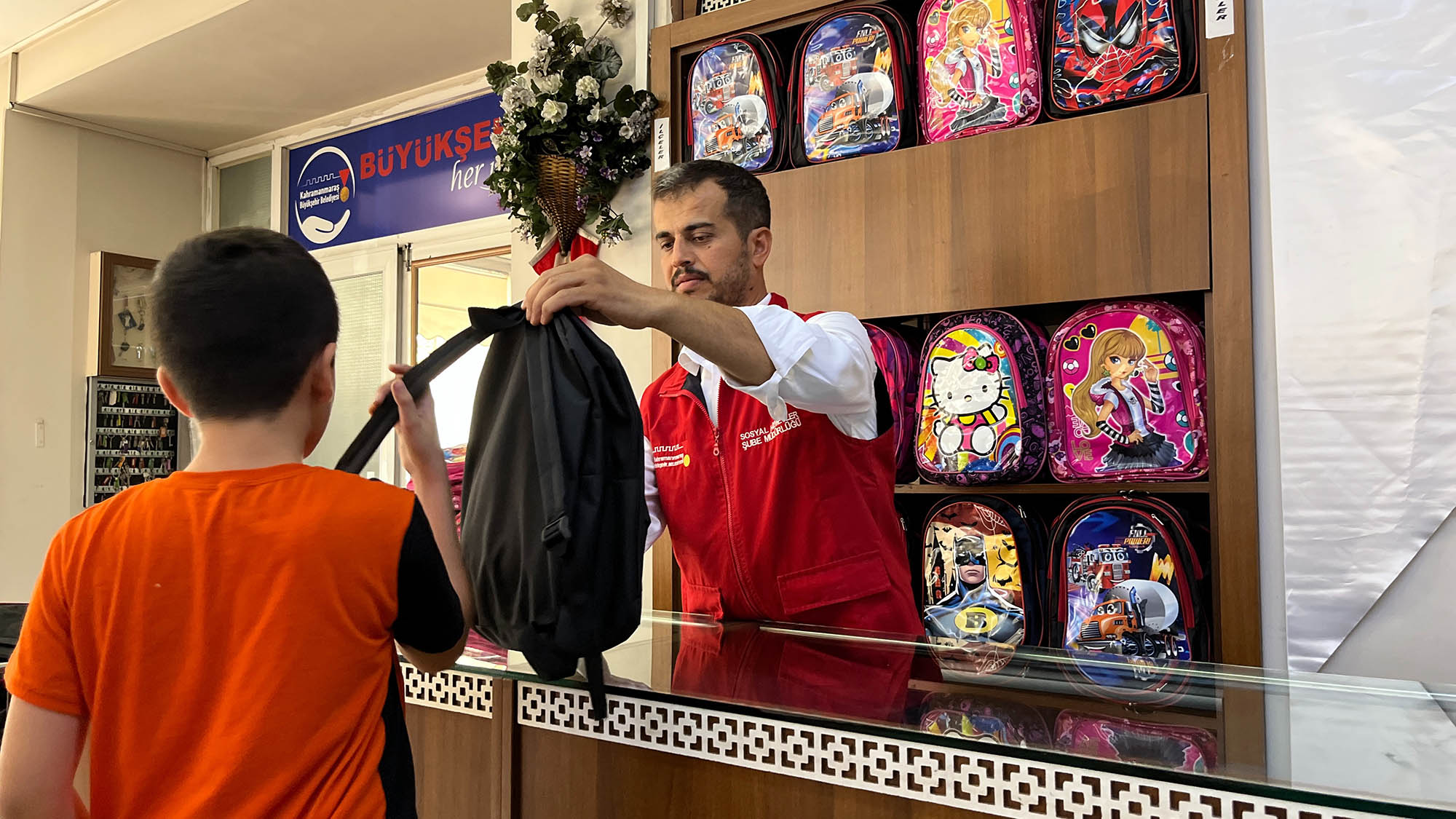 Ders Zili Çalan Miniklere Büyükşehir’den Kırtasiye Desteği