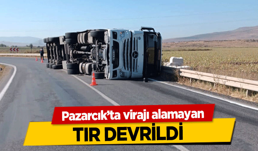 Pazarcık’ta virajı alamayan tır devrildi