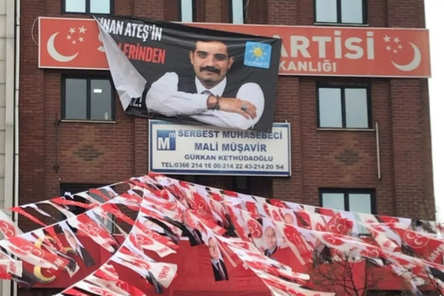 İYİ Parti ile MHP arasında pankart düellosu! 
