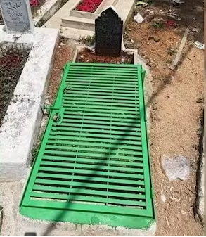 Kadın mezarlarına tecavüzü önlemek için demir parmaklık koydular!