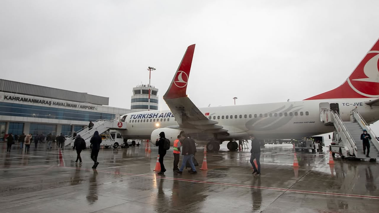 Kahramanmaraş'ta uçuşlara kar engeli