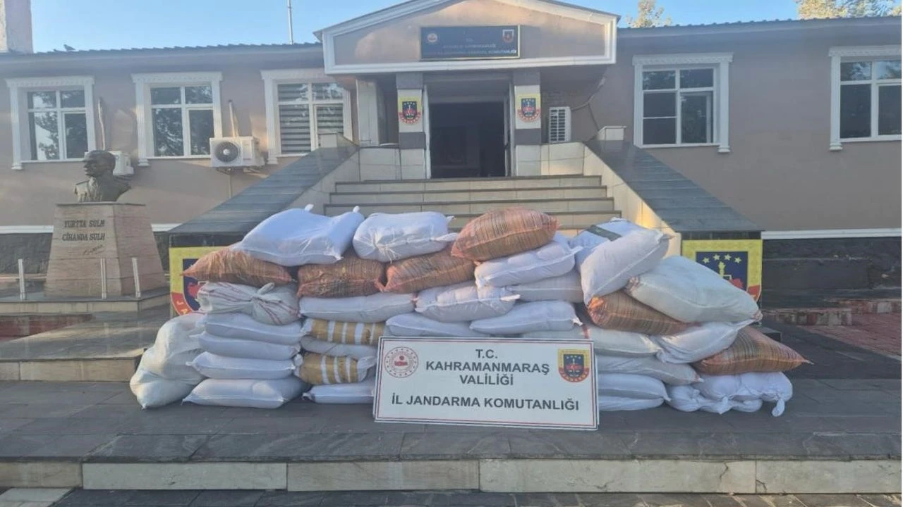 Kahramanmaraş'ta Jandarma Tütün Kaçakçılarını Duman Etti: 1 Ton Ele Geçti