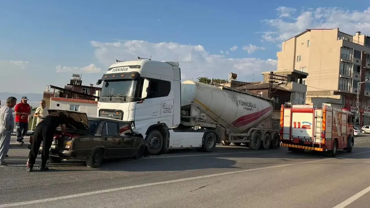 Kahramanmaraş’ta Kamyon ve Otomobil Çarpıştı: 1 Yaralı