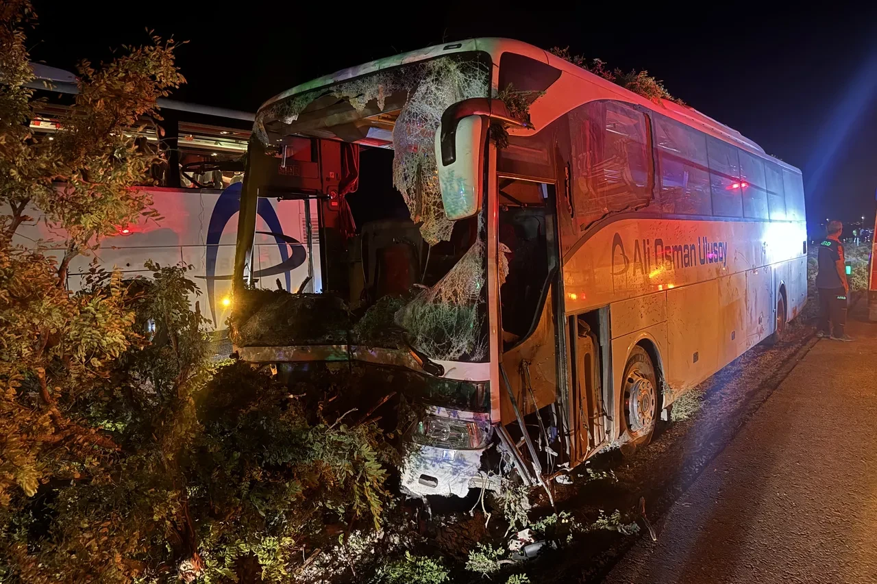 Korkunç kaza! Kayseri’de otobüs devrildi, ölü ve yaralılar var