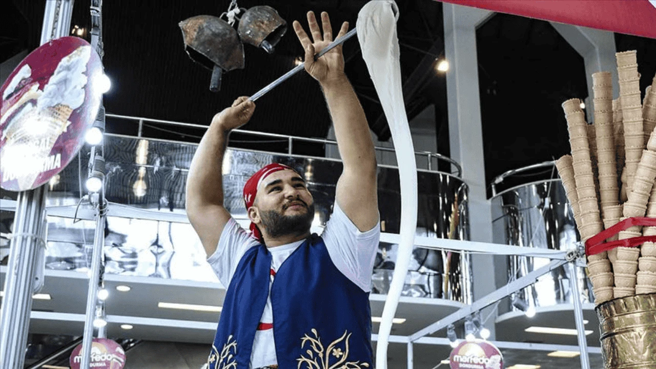 Maraş Dondurması Girne’de erimeyecek, kalpleri eritecek!
