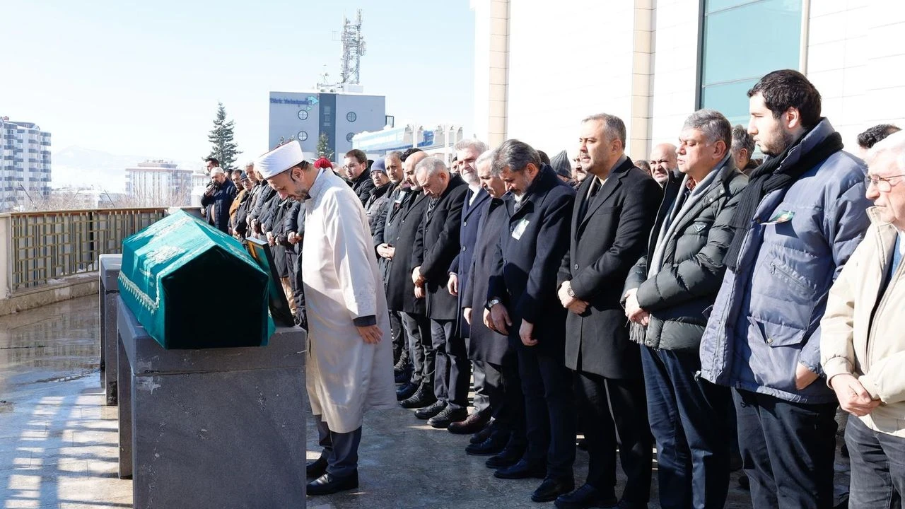 Ali Galip Çalık son yolculuğuna uğurlandı! İş dünyası ve protokol cenazeye akın etti