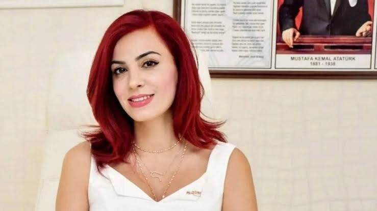 Özlem Gültekin Kimdir? Spiker Erhan Çelik'in Doktor Eşinin Acı Vefatı
