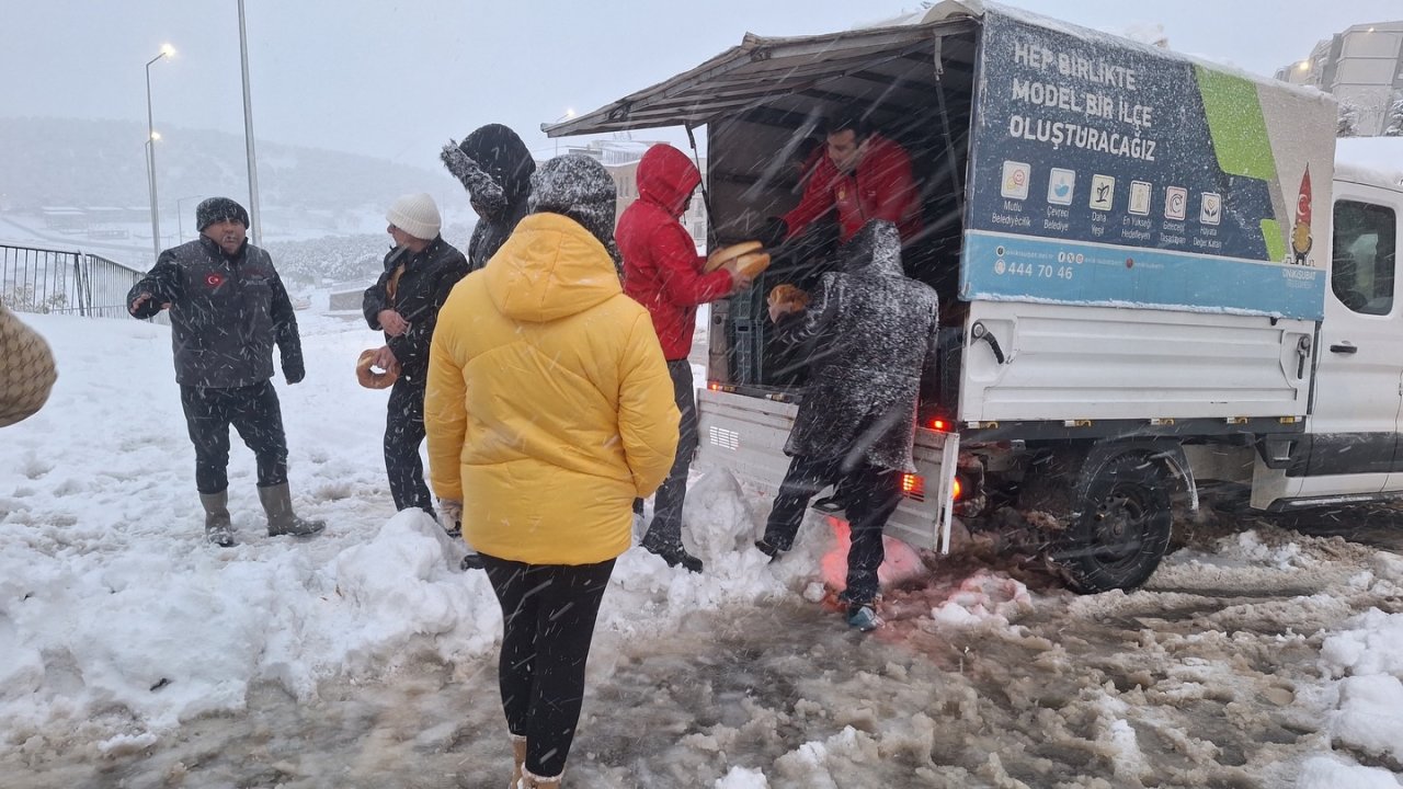 Onikişubat Belediyesi'nden soğuk havaya sıcak dokunuş