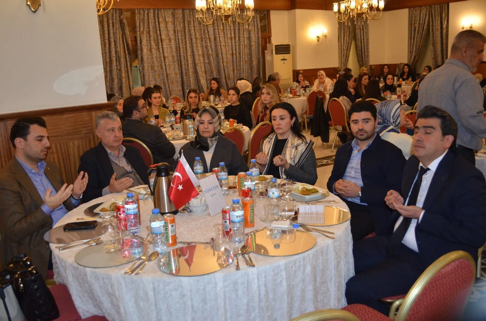 Kahramanmaraş Sular Akademi Hastanesi İftarında Duygusal Anlar: "Acımız da Soframız da Bir"