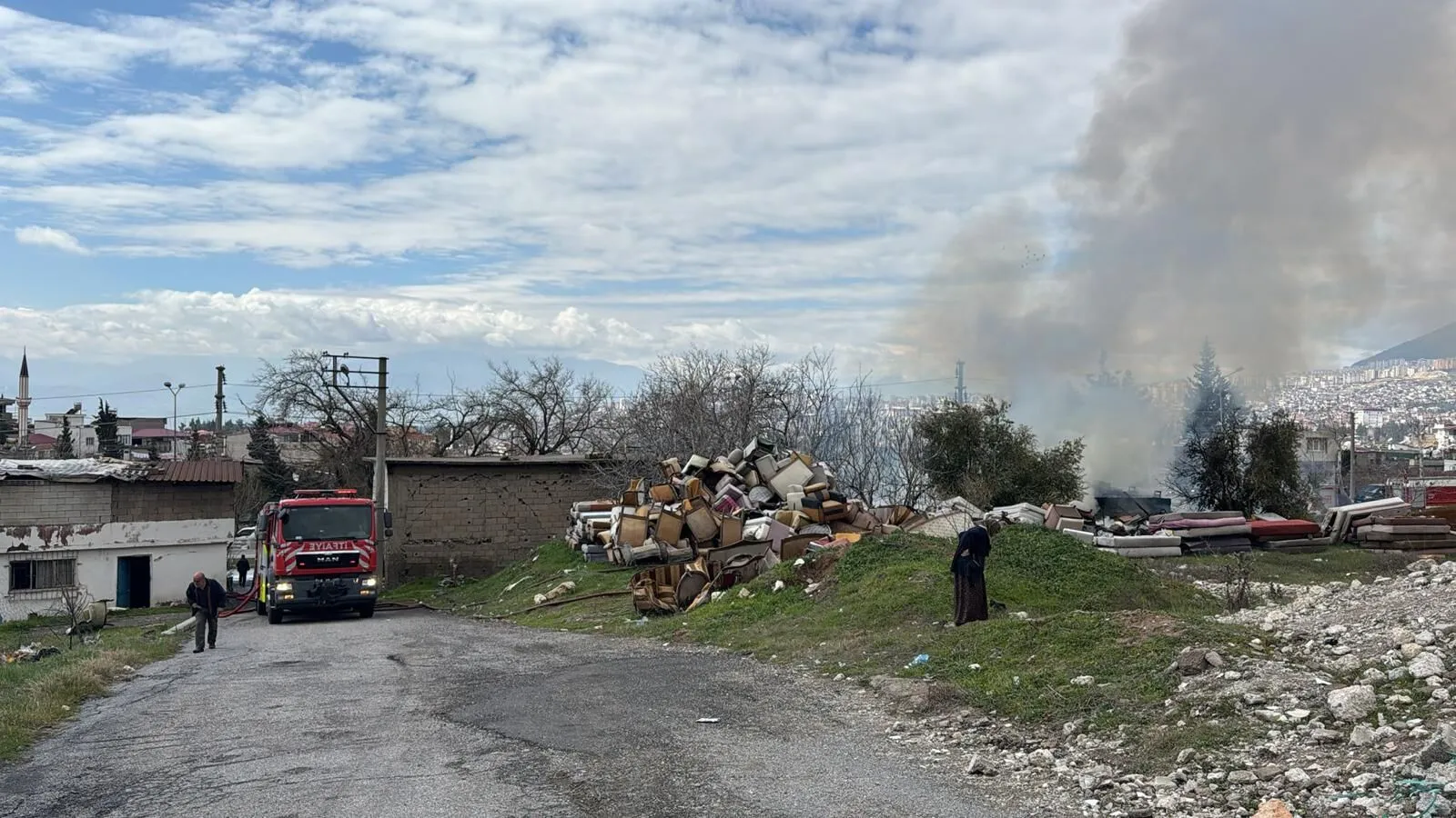 Kahramanmaraş Dulkadiroğlu’nda Korkutan İş Yeri Yangını: Ekipler Seferber Oldu!