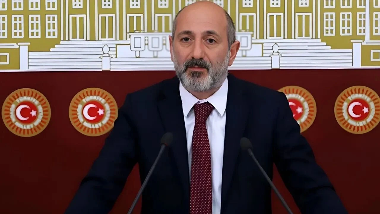 Ali Öztunç’tan Sert TOKİ Eleştirisi: Narlı’da 3 Yıldır Bir Çivi Bile Çakılmadı!
