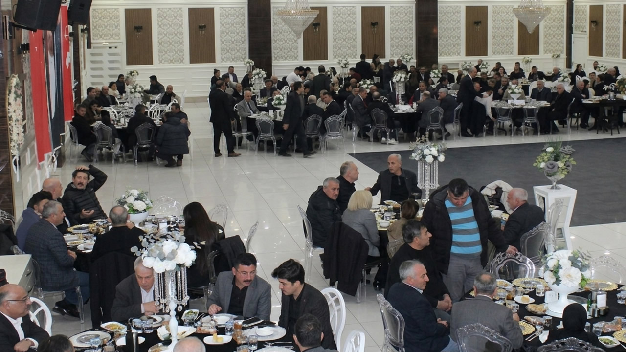 Kahramanmaraş CHP Teşkilatı Liva Düğün Salonu'ndaki İftarda Buluştu