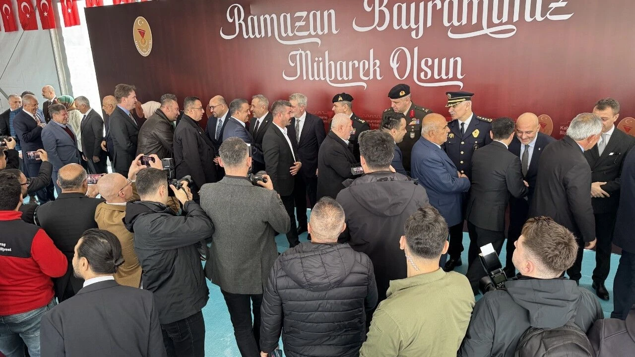 Kahramanmaraş'ta Bayram Mesaisi: Vali Ünlüer ve Protokol Bayramlaştı