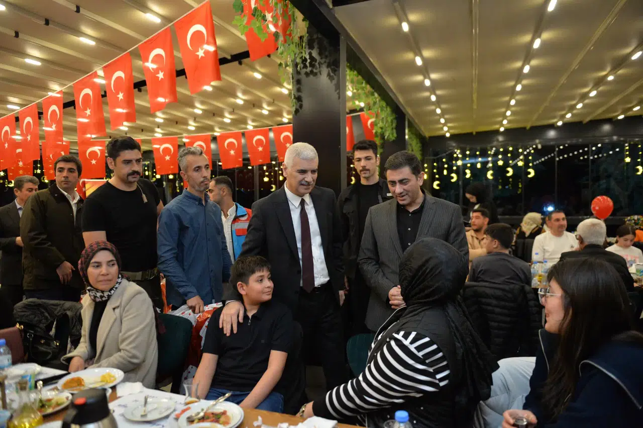 Kahramanmaraş’ta İftar Sofrasında Gönül Köprüsü: Hasan Yiğit Çocuklarla Buluştu