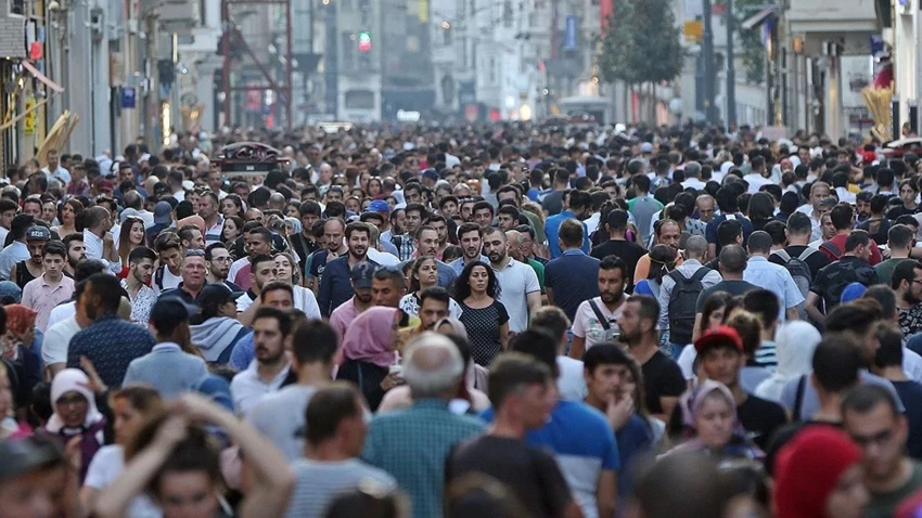 TÜİK Rakamları Paylaştı: Türkiye’nin Yaş Haritası Sil Baştan Değişiyor!